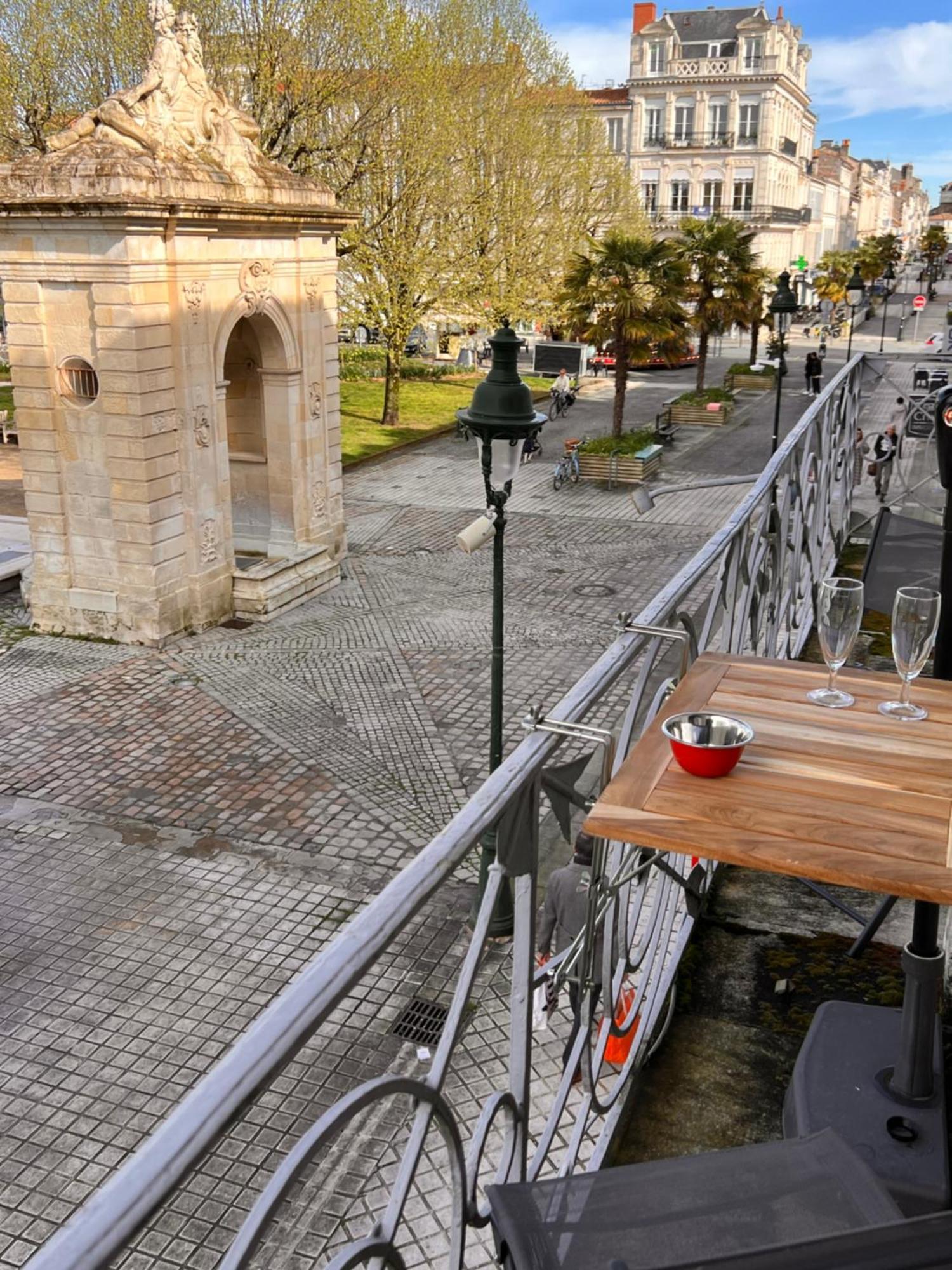 La Colbertine - Charming Apartment In Place Colbert Rochefort  Exterior photo